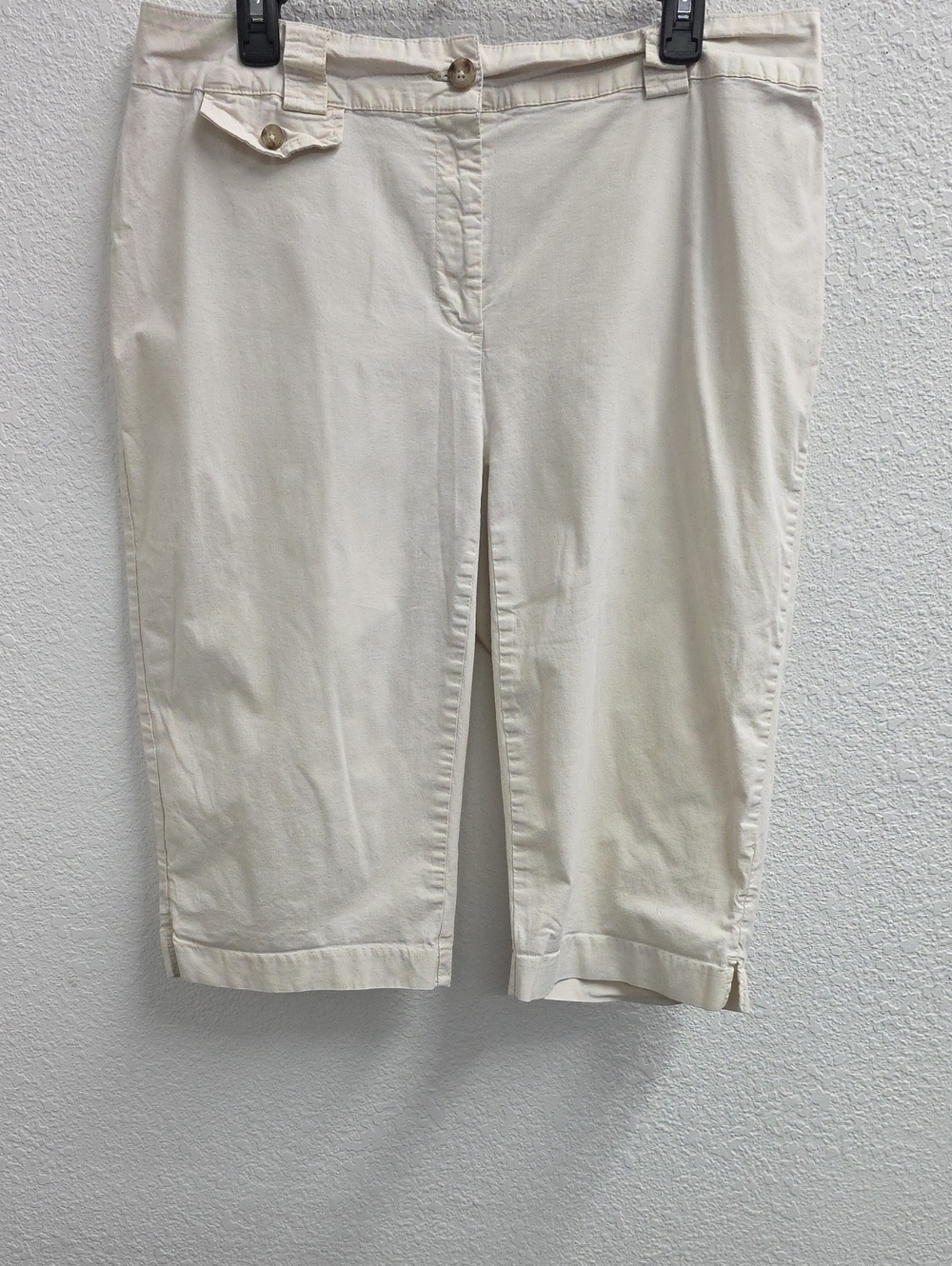 ANA Stretch Off White Capris Size 16W